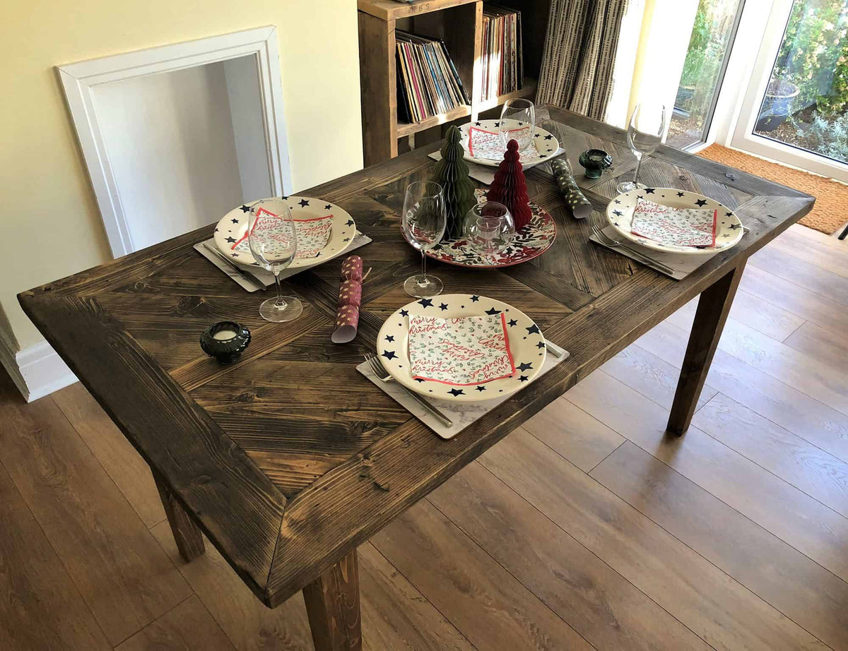 Square Pattern Dining Table | THE GURTEN