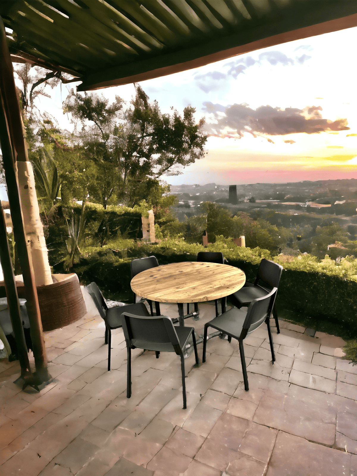 Reclaimed Wooden Round Table | THE GOUDA