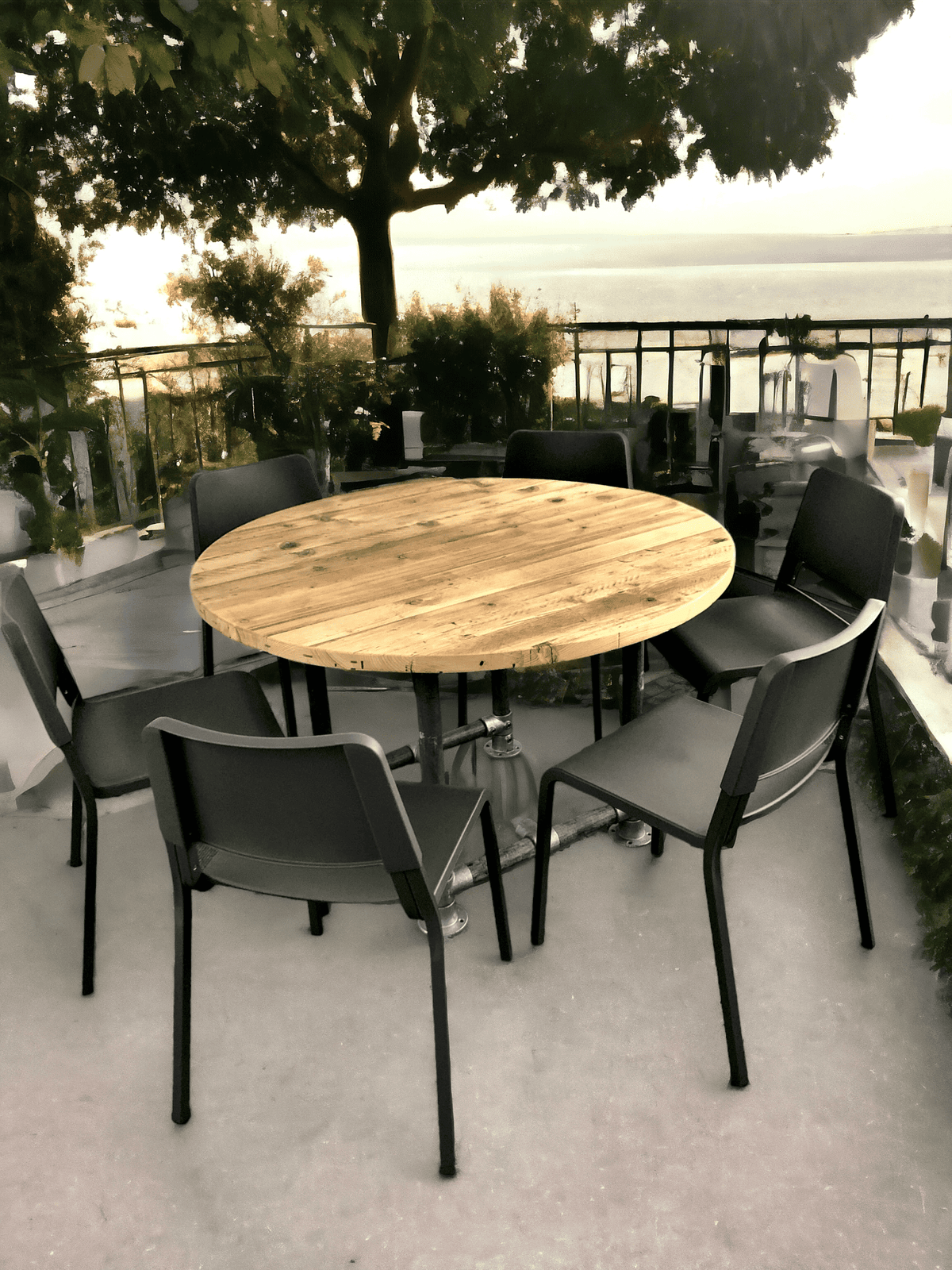 Reclaimed Wooden Round Table | THE GOUDA