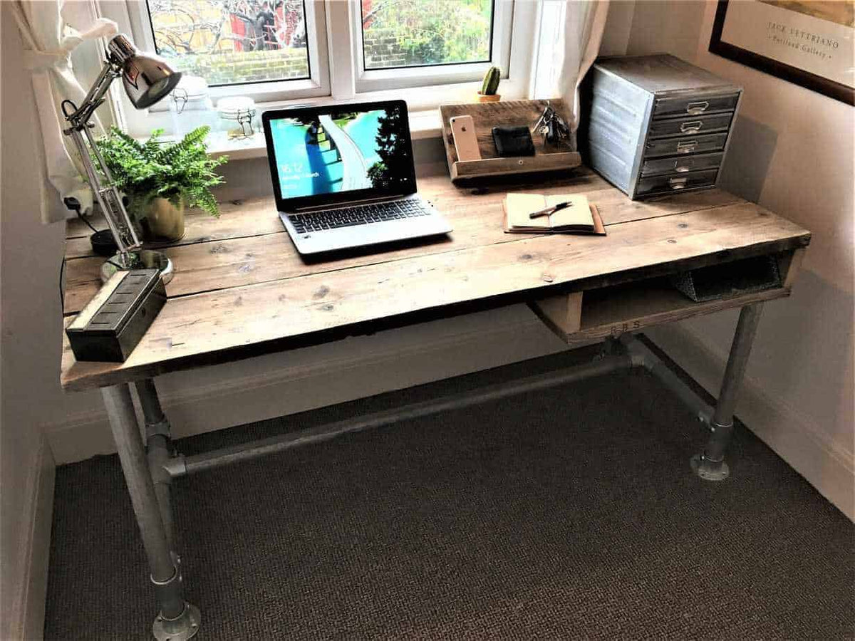 Rustic Desk | THE ROBIN